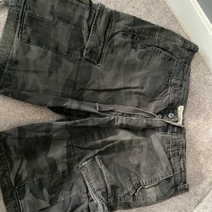 Men’s cargo shorts